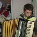 Slabovidi Novak (15) živi u mraku: Kućom odzvanjaju zvuci harmonike, treba mu pomoć da ostvari jedinu želju