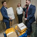Ozbiljna pretnja članovima biračkih odbora širom Amerike, stigle koverte sa fentanilom