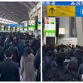 Snimak Japanaca dok idu na posao šokirao mnoge, odzvanja samo bat koraka (VIDEO)