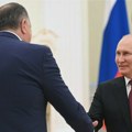 Dodik hteo da poljubi Putina, ovaj se izmakao (VIDEO)