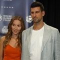 VIDEO Novak i Jelena zasijali pred svetskom elitom u Parizu: Đoković pričao sa legendom fudbala, sreo i Lebrona, Zendaju…