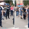 Ponovo gužva zbog SNS štandova: Pančevci ponizili naprednjake, mašu im parama i skandiraju „lopovi“ i „robovi“…