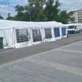 Advokat Šabić: Šatori pred skupštinom nisu „mirno okupljanje“