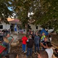 „Sendviči za sendvičare“: Počeo protest u Vladimiraca, građani napravili sendviče za opštinske funkcionere VIDEO