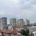 Oblačno i nestabilno, povremeno s kišom i pljuskovima, ponegde s olujnim vetrom