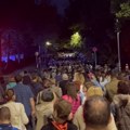 Protest roditelja u Mirijevu, nepregledna kolona ljudi (video)