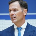 Stiglo vanredno povećanje Minimalna plata u Srbiji od danas 500 evra rastu i zarade u prosveti i zdravstvu; Penzije veće 12,2…