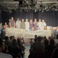 Stajaće ovacije glumcima iz zatvorenog Narodnog pozorišta u Ateljeu 212 (VIDEO)