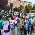 Policajci i vatrogasci sa najmlađim Kragujevčanima obeležili Dečju nedelju (FOTO)