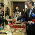 Vučić na dodeli sredstava ženama preduzetnicama: „Ove godine imamo 100.000 zahteva za radne dozvole iz inostranstva“