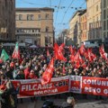 Стотине хиљада на улицама широм Италије: Радници, пензионери и грађани имају заједнички циљ