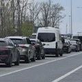 Kamioni na graničnom prelazu Batrovci čekaju tri sata