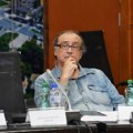 Opomena odbornika SDPS. Nedolično je da nam privatno obezbeđenje pretresa torbe