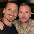 Zlatan Ibrahimović u društvu rijaliti učesnika: Zagrljeni pozirali u kafani, mreže se usijale: "Lavovi se prepoznaju"
