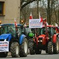 Холандски фармери тракторима блокирали аутопутеве у знак протеста против политике азота