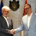 "Poštujemo teritorijalni integritet Ukrajine" Predsednik Vučić se sastao sa ambasadorom Tolkačom