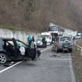 Ograda spasila vozilo da ne sleti u Ibar: Teška nesreća na magistrali ka Novom Pazaru: Dve osobe povređene (foto)