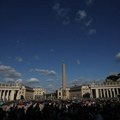 Izabran novi papa! Beli dim se vidi iz Sikstinske kapele