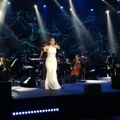 Dve decenije sa vama: Jelena Tomašević muzikom i pesmom obeležila jubilej svoje karijere (foto)