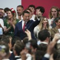 Poljska ipak ne ide udesno Na predsedničkim izborima građanski kandidat Tšaskovski tesno vodi sa 50,17% glasova