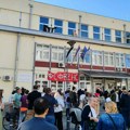 Dekan DIF-a u Novom Sadu tokom noći upao kroz prozor na fakultet (Video)