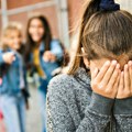Девојчицу мучили вршњаци, гасили цигарете по кожи! Отац луд од бриге: "Ожиљци зацељују, али не и траума"