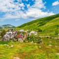 U najlepšem selu u Bosni vreme kao da je stalo: Na nadmorskoj visini od 1495 metara mami posetioce, od Beograda je udaljeno…