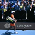 Prva velika senzacija na Australijan openu - ispao sedmi nosilac, jedva izašao sa terena!