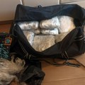 U Beogradu uhapšeni dileri iz Priboja: Dvojici stavljene lisce, nađena im gomila droge! (foto)