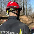 "Хероји некад носе кацигу, униформу и велико срце!" Ватрогасци дошли по позиву, затекли несвакидашњу сцену и још већег малог…