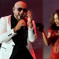 (Video) Niko nije video ovoliko ćelavih na jednom mestu Pitbul sa fanovima ušao u Ginisovu knjigu rekorda