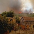 Ne smiruje se požar u Deliblatskoj peščari, vatra stigla do privatnih objekata u Kajtasovu, dim i pepeo do Vršca: "Kao da je…