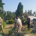 Radnici "Lisja" saniraju štetu na novosadskim grobljima