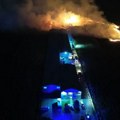 Gorela fabrika u Futogu, vatrogasci tražili pomoć lekara zbog izloženosti dimu
