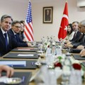 Blinken u Ankari: SAD intenzivno rade na humanitarnoj pomoći za Pojas Gaze; Turski ministar zatražio prekid vatre u Gazi