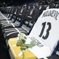 FOTO Zlatna stolica, bela ruža i dres sa prezimenom Milojevića: Partizan objavio sliku koja boli sve ljubitelje košarke