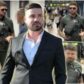 "Ajde bre, baba, brže malo" mc Stojan napravio skandal u avionu: Putnici ostali šokirani, ovo su svi detalji! Kurir paparaco