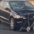 Teška saobraćajka na Mostu na Adi Sudar automobila i bicikla