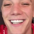 Janko u belim čarapama šetao gradom, a kad je posle dva sata pogledao noge - šok: Možete li da verujete?