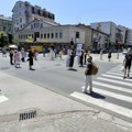Zbog visokih temperatura BLOKADA raskrsnice kod "Uzora" od sada samo petkom: Odata pošta žrtvama novosadske tragedije (FOTO)