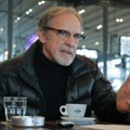 Iza sebe ima 3 propala braka, a sada ljubi 30 godina mlađu Milenu: Glumac u 65. godini dobio sina, a njegov život ispunjen je…