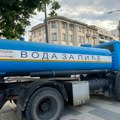 Cisterna sa vodom cele nedelje na frekventnoj lokaciji u Leskovcu