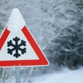 Vozači, ne ignorišite ovaj saobraćajni znak Rizikujete paprene kazne i opasnost na putu - ne važi samo zimi, evo i zašto!