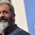 Mel Gibson snima „Pasiju“. Savetuje ga pop koji je papu Franju zvao „slugom Sotone“