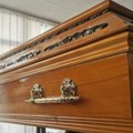 Bizarna scena kod Priboja: Kovčeg sa pokojnikom ispao na magistrali – prolaznici u šoku reagovali