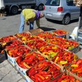 Ajvar preljut za novčanik! Povrće skuplje nego lane na kvantašima: Kilogram paprika i do 150 dinara