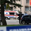 Incident na protestu zbog smrti bebe: Građani pokušali da uđu u Opštu bolnicu u Nikšiću, intervenisala policija (video)