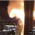 Vatra probila krov! Jeziv snimak sa vrha solitera smrti u Kragujevcu: Vatrogasci herojski gasili požar, ne misleći na svoje…