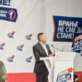 Vulin poslao snažnu poruku iz Vranja: "Mi se predsednikom Vučićem ponosimo, zato mu sliku držimo"