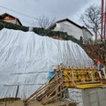 Novi zid čuva kuće: U Leskovcu pronađeno rešenje za klizište koje se aktiviralo tokom obilnih padavina prošlog aprila